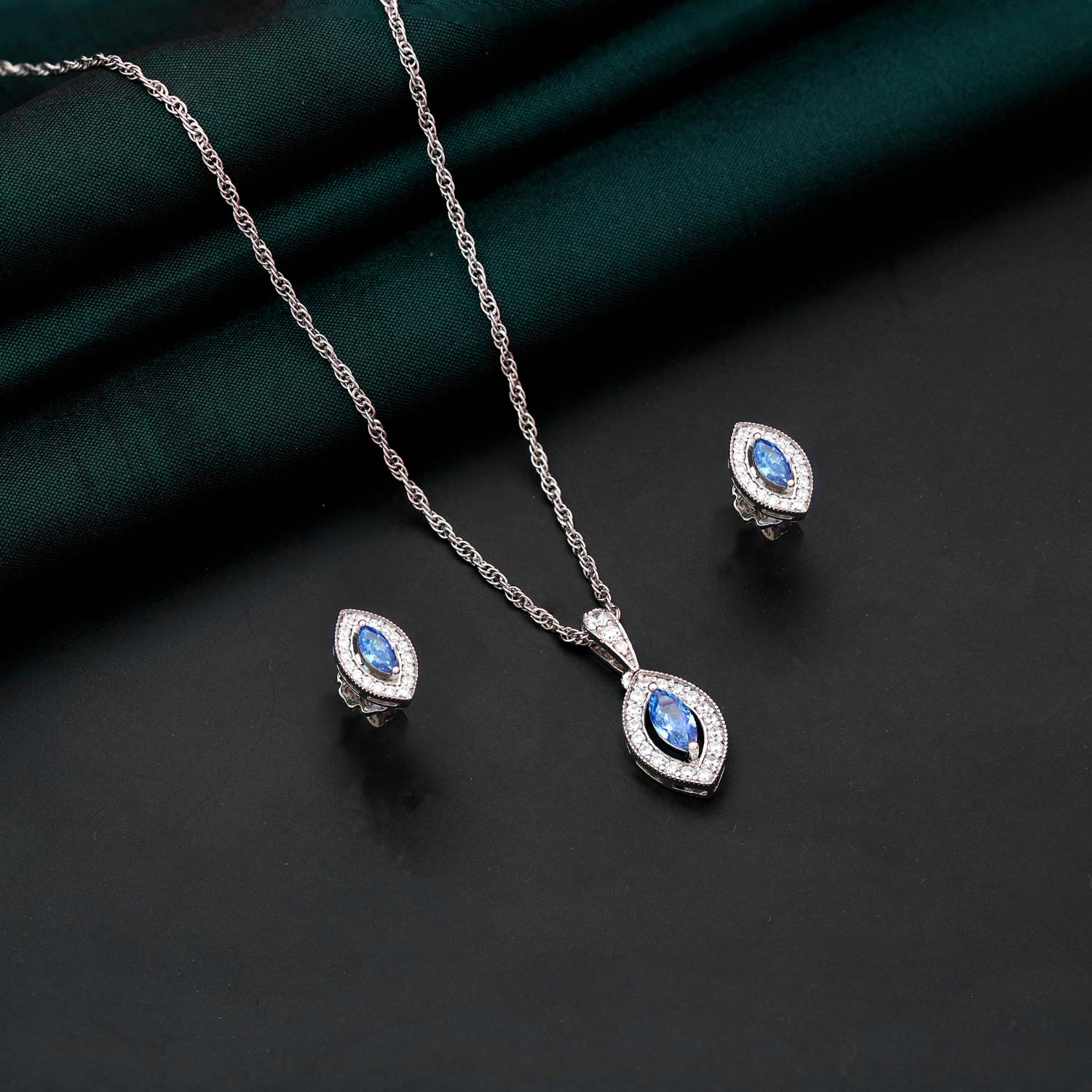 Glimmering Silver Essence 92.5 Sterling silver Chain with Pendent Ivanah Silver