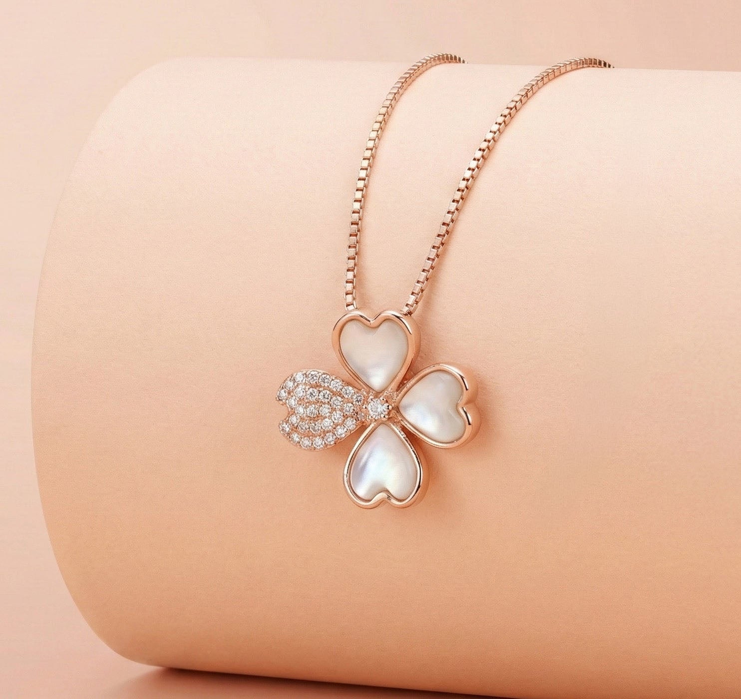 92.5 Rose Gold Mother of Pearl Clover Chain With Pendant Ivanah Silver