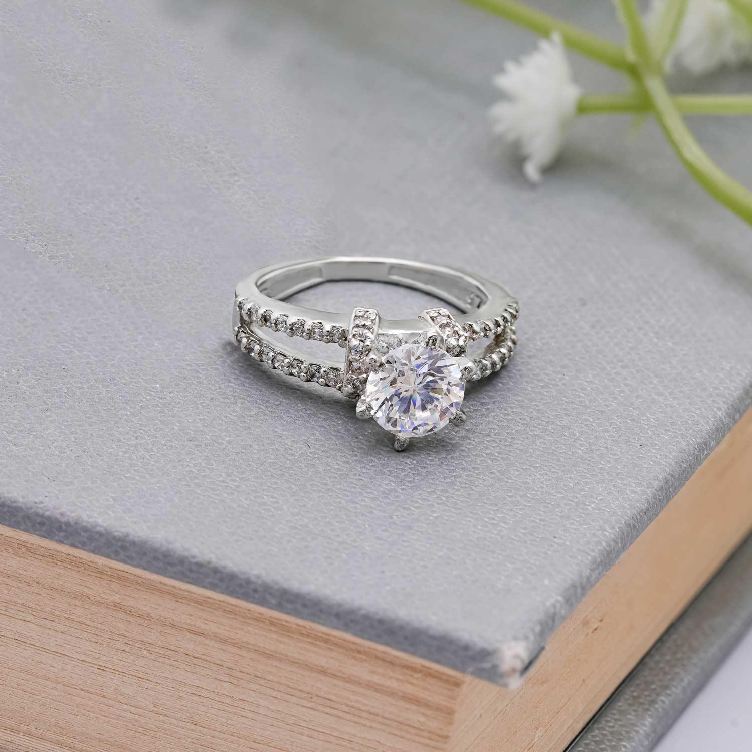 Extravagant Minimalist Ring - Ivanah Silver